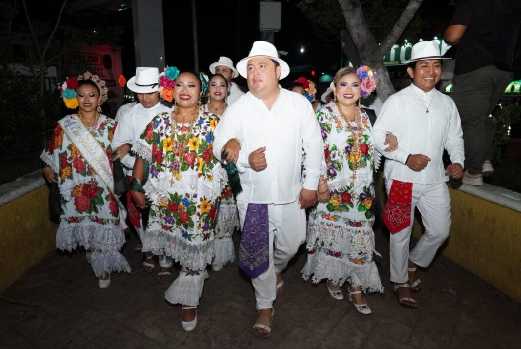 Noche de jaranas y orgullo en Kanasín