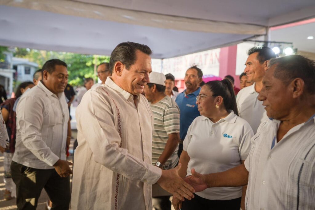 Gobernador Joaquín Díaz Mena entrega renovada Casa de la Cultura en Tekit