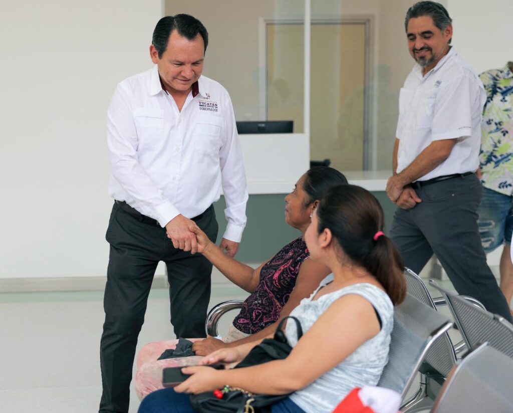 Joaquín Díaz Mena supervisión nuevo Hospital O’Horán Mérida 2026.