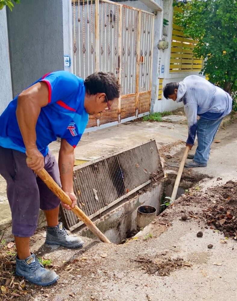 El alcalde Edwin Bojórquez llama a evitar tirar basura para prevenir inundaciones.