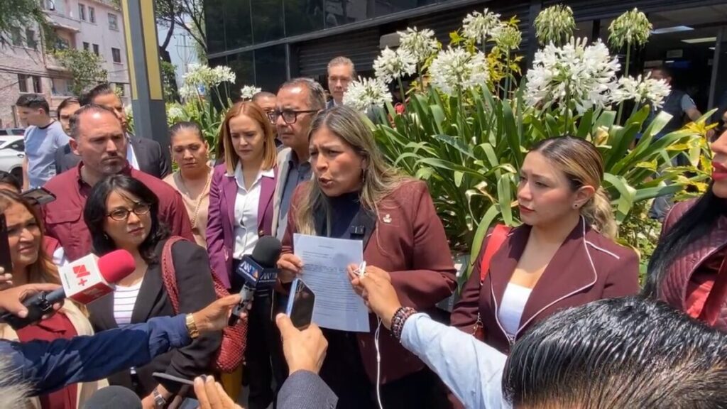 La representación del partido Morena interpone una denuncia penal ante las autoridades federales en contra del mandatario estatal Samuel García Sepúlveda