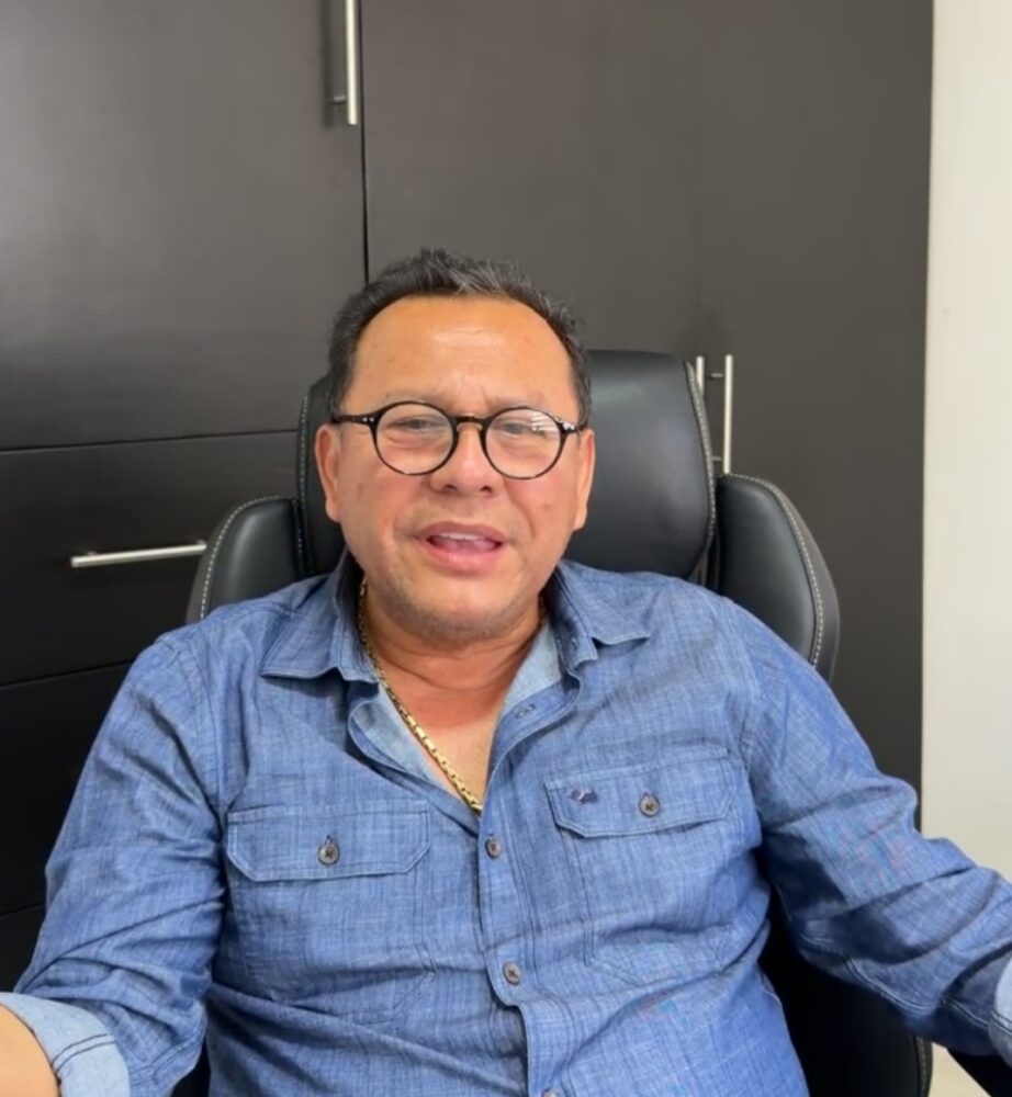 Tras un largo historial de tensiones, "El Pulpo" aclara la situación financiera y laboral de su expareja en una transmisión en vivo