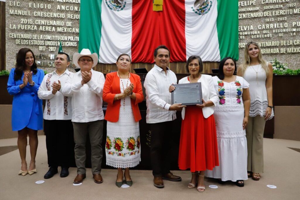 Presentan edición especial de la Revista Tsikbal