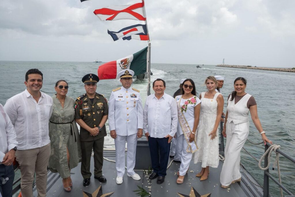 Joaquín Díaz Mena encabeza ceremonia del Día de la Marina en Progreso, Yucatán honra a sus marinos