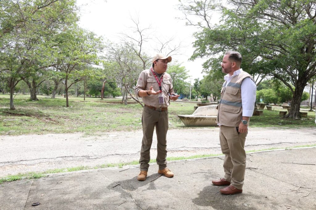 Operativo de abatización y prevención de mosquitos en Paseo Verde Mérida 2026.