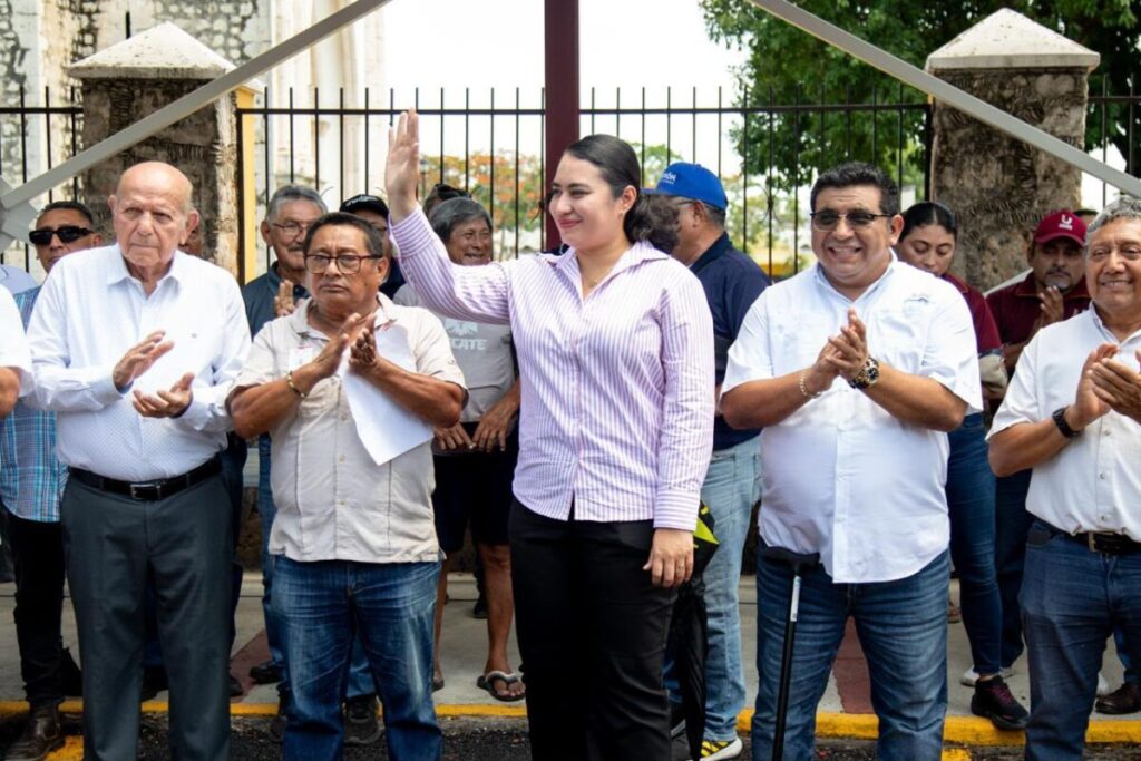 Kenia Walldina Saurí entrega nuevo paradero de combis Umán–Mérida para fortalecer la movilidad de las familias umanenses