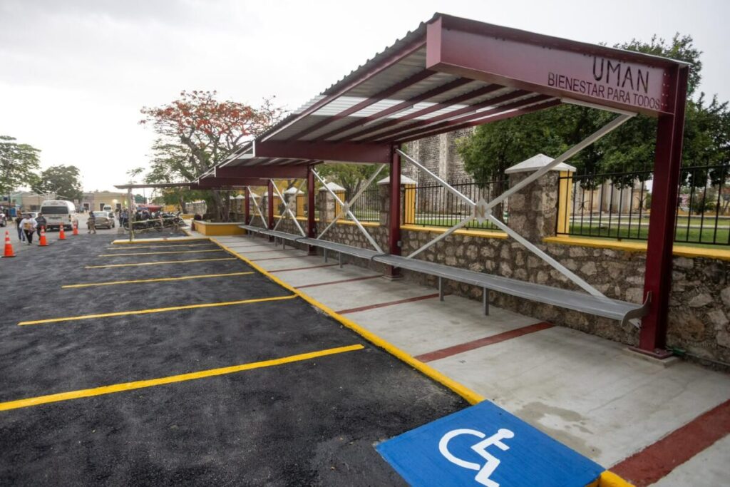 Kenia Walldina Saurí entrega nuevo paradero de combis Umán–Mérida para fortalecer la movilidad de las familias umanenses