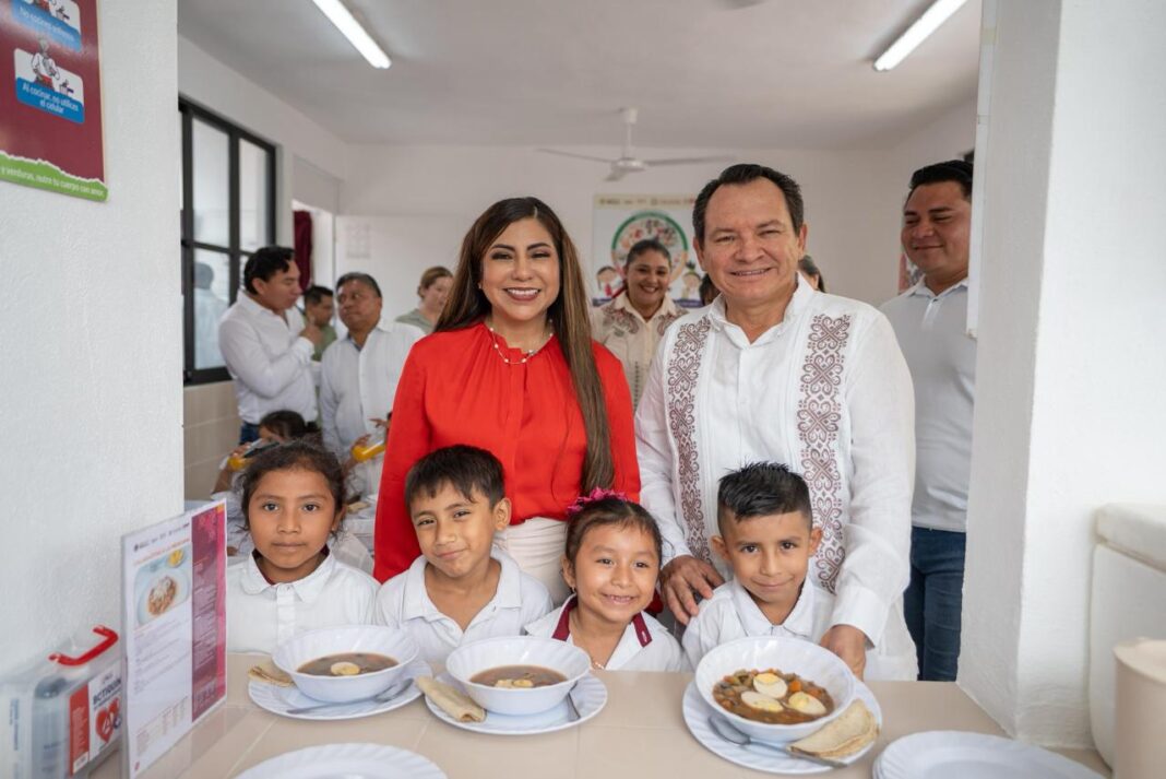 Comedor Renacer: Niñas y niños de Holcá ya cuentan con desayunos calientes gracias al Renacimiento Maya / Joaquín Díaz Mena