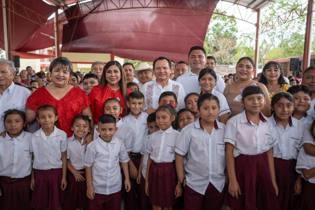 Comedor Renacer: Niñas y niños de Holcá ya cuentan con desayunos calientes gracias al Renacimiento Maya / Joaquín Díaz Mena