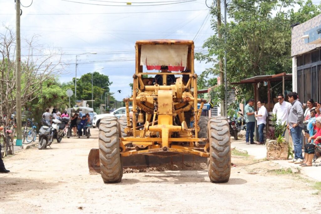 Kanasín mejora su infraestructura: Edwin Bojórquez abandera trabajos de rehabilitación de más de 17,000 m2 de calles