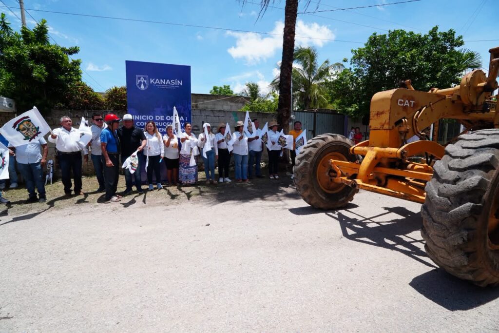 Kanasín mejora su infraestructura: Edwin Bojórquez abandera trabajos de rehabilitación de más de 17,000 m2 de calles