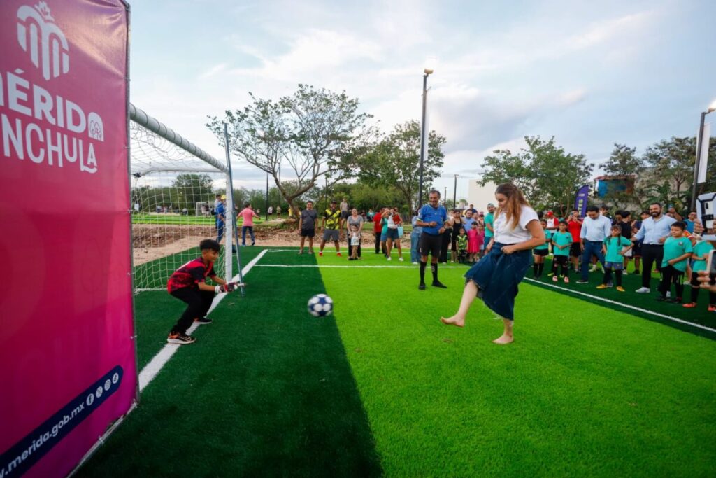 Inauguración de la Cancha Mundialista del Mérida Fútbol Fest por la alcaldesa Cecilia Patrón 2026.