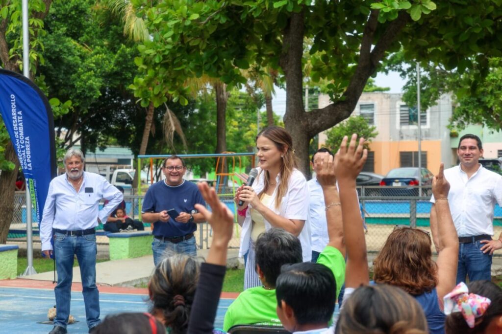 Cecilia Patrón diseña con vecinos la renovación integral de Vergel III."
