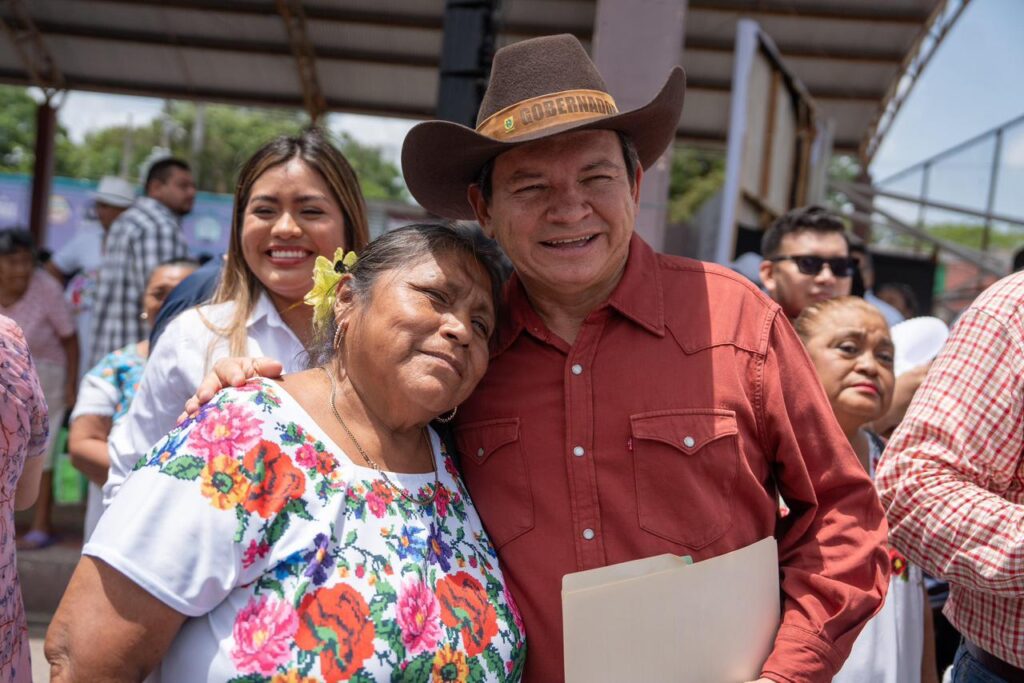 Renacimiento Maya cumple al campo yucateco con 116 mdp en ganadería, apicultura y caminos rurales