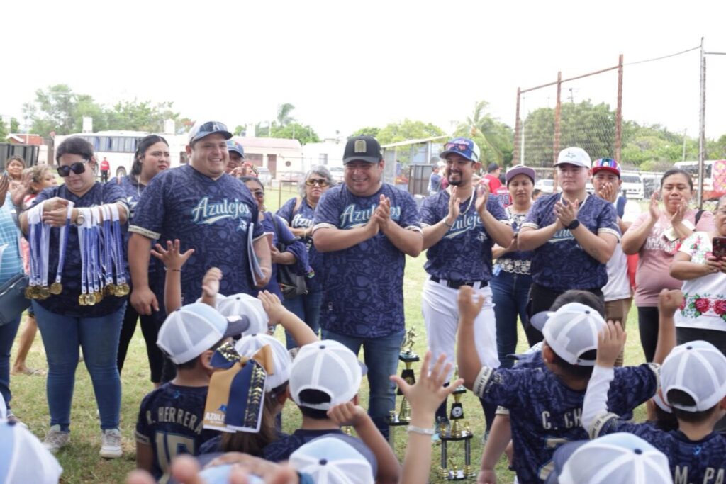Escuelita Gratuita de Béisbol "Azulejos de Kanasín" logra tres campeonatos en menos de un año