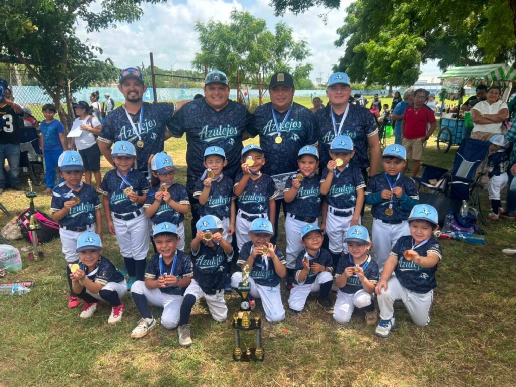 Escuelita Gratuita de Béisbol "Azulejos de Kanasín" logra tres campeonatos en menos de un año