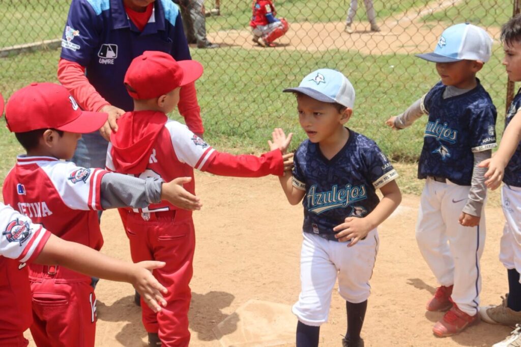 Escuelita Gratuita de Béisbol "Azulejos de Kanasín" logra tres campeonatos en menos de un año
