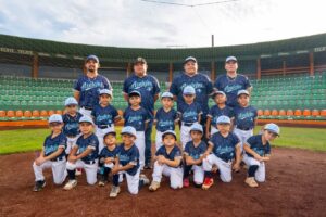 Escuelita Gratuita de Béisbol "Azulejos de Kanasín" logra tres campeonatos en menos de un año