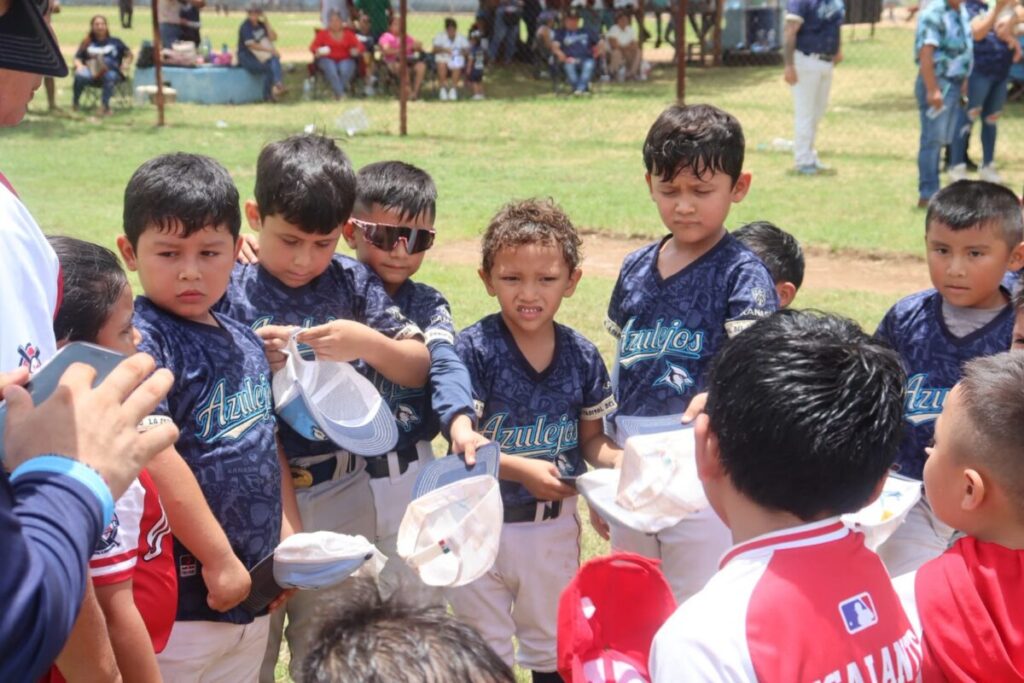 Escuelita Gratuita de Béisbol "Azulejos de Kanasín" logra tres campeonatos en menos de un año