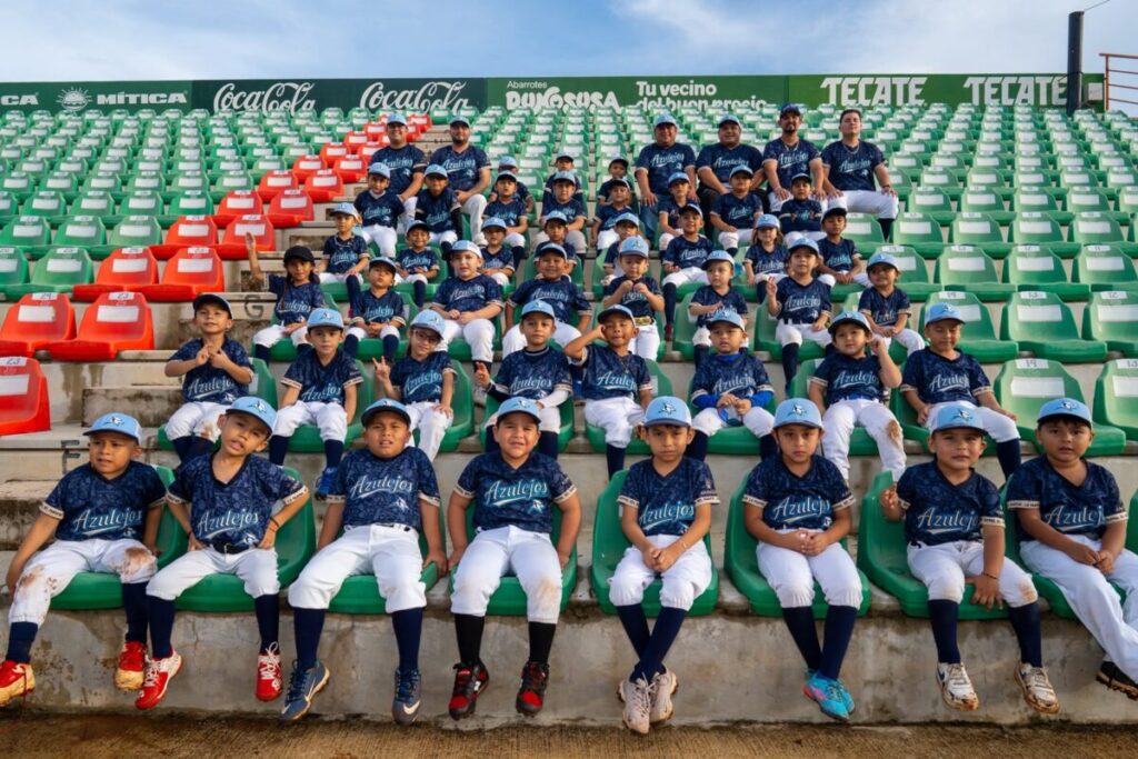 Escuelita Gratuita de Béisbol "Azulejos de Kanasín" logra tres campeonatos en menos de un año
