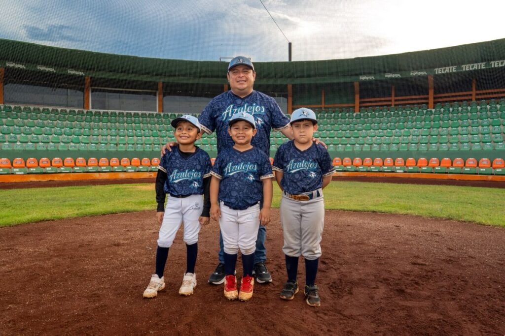 Escuelita Gratuita de Béisbol "Azulejos de Kanasín" logra tres campeonatos en menos de un año