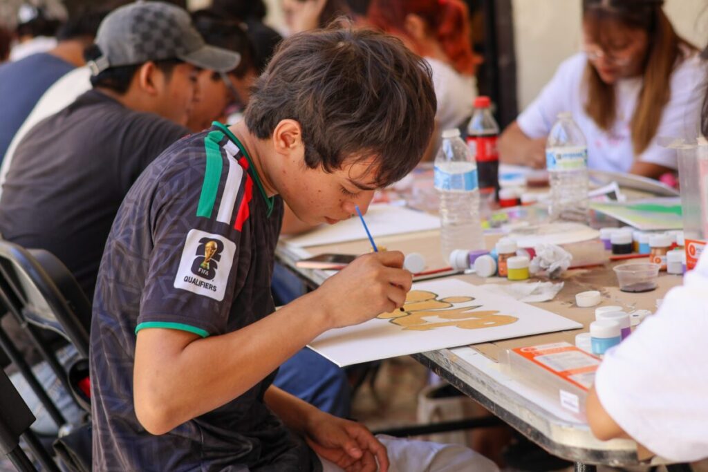 Grafiti para transformar: jóvenes yucatecos aprovechan el verano para crear y expresarse / Sejuvey y Cepredey