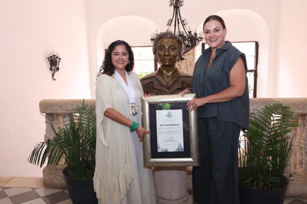 Cecilia Patrón Laviada entrega la Medalla “Rosa Torre González” a Liliana Judith Hernández