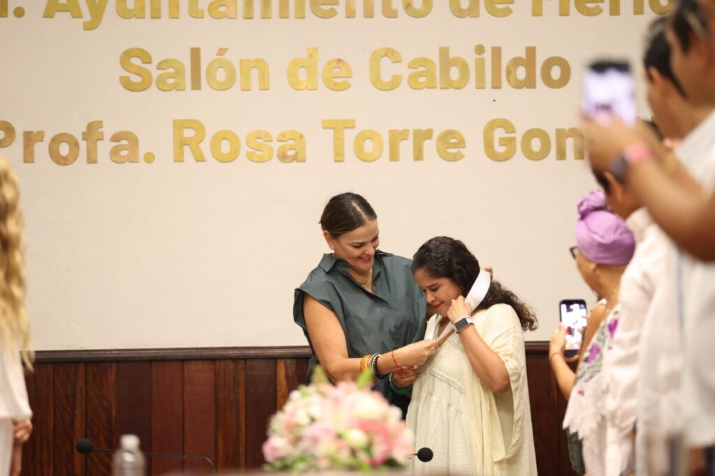 Cecilia Patrón Laviada entrega la Medalla “Rosa Torre González” a Liliana Judith Hernández