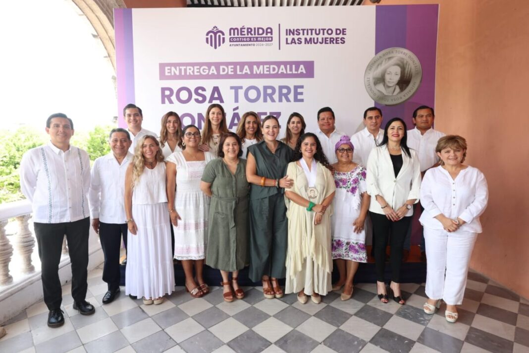 Cecilia Patrón Laviada entrega la Medalla “Rosa Torre González” a Liliana Judith Hernández