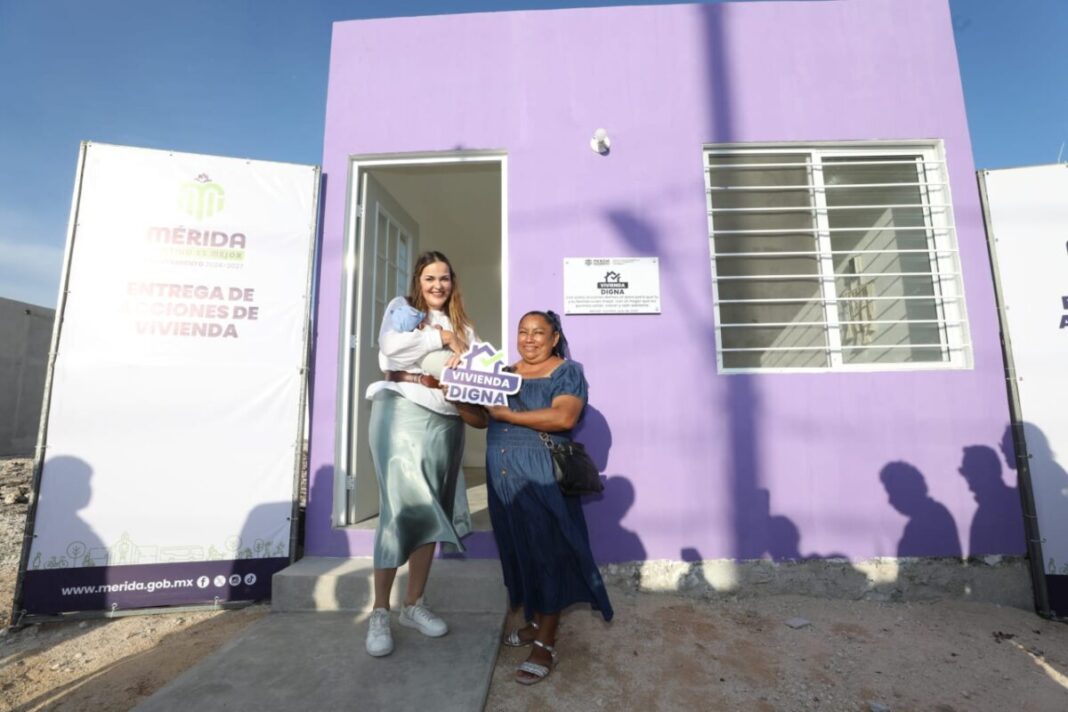 Cecilia Patrón entrega viviendas a familias afectadas por incendio en Dzununcán