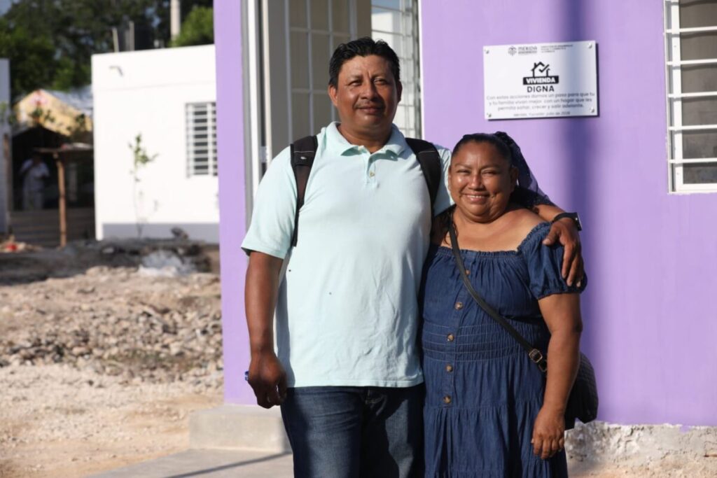 Cecilia Patrón entrega viviendas a familias afectadas por incendio en Dzununcán