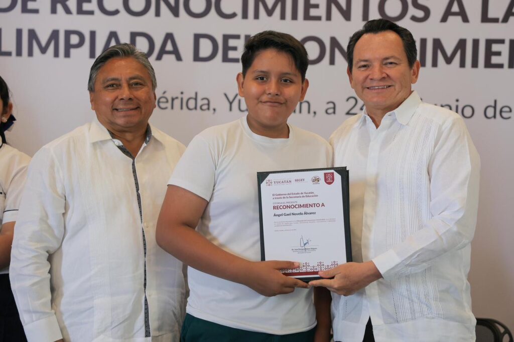 Gobernador Joaquín Díaz Mena reconoce la excelencia académica de 14 estudiantes yucatecos y fortalece su futuro educativo