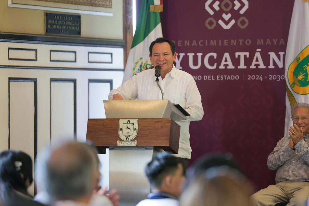Gobernador Joaquín Díaz Mena reconoce la excelencia académica de 14 estudiantes yucatecos y fortalece su futuro educativo