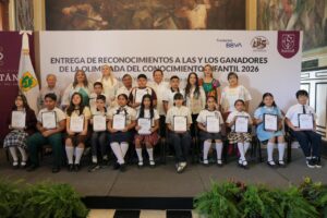 Gobernador Joaquín Díaz Mena reconoce la excelencia académica de 14 estudiantes yucatecos y fortalece su futuro educativo