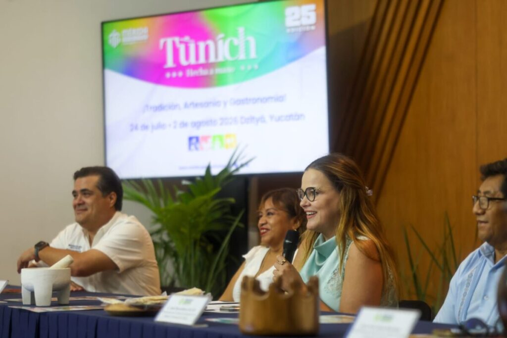 Mérida: Cecilia Patrón presenta la Feria Artesanal Tunich 2026 en la comisaría de Dzityá.