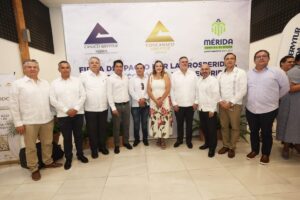 Cecilia Patrón firma Pacto por la Prosperidad para fortalecer la economía familiar y los negocios en Mérida