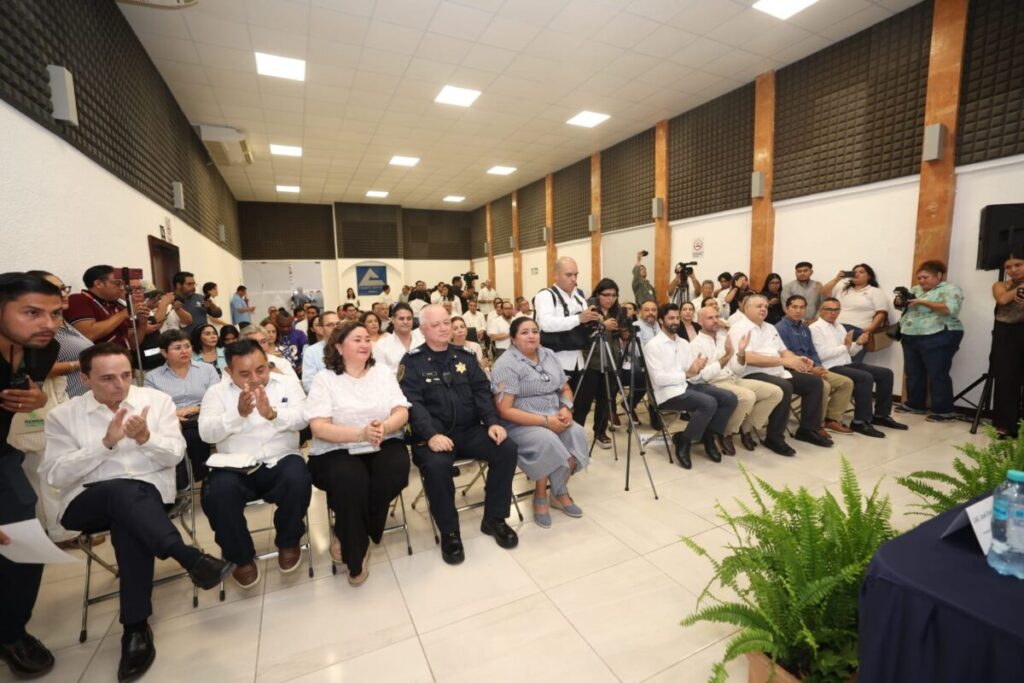 Cecilia Patrón firma Pacto por la Prosperidad para fortalecer la economía familiar y los negocios en Mérida