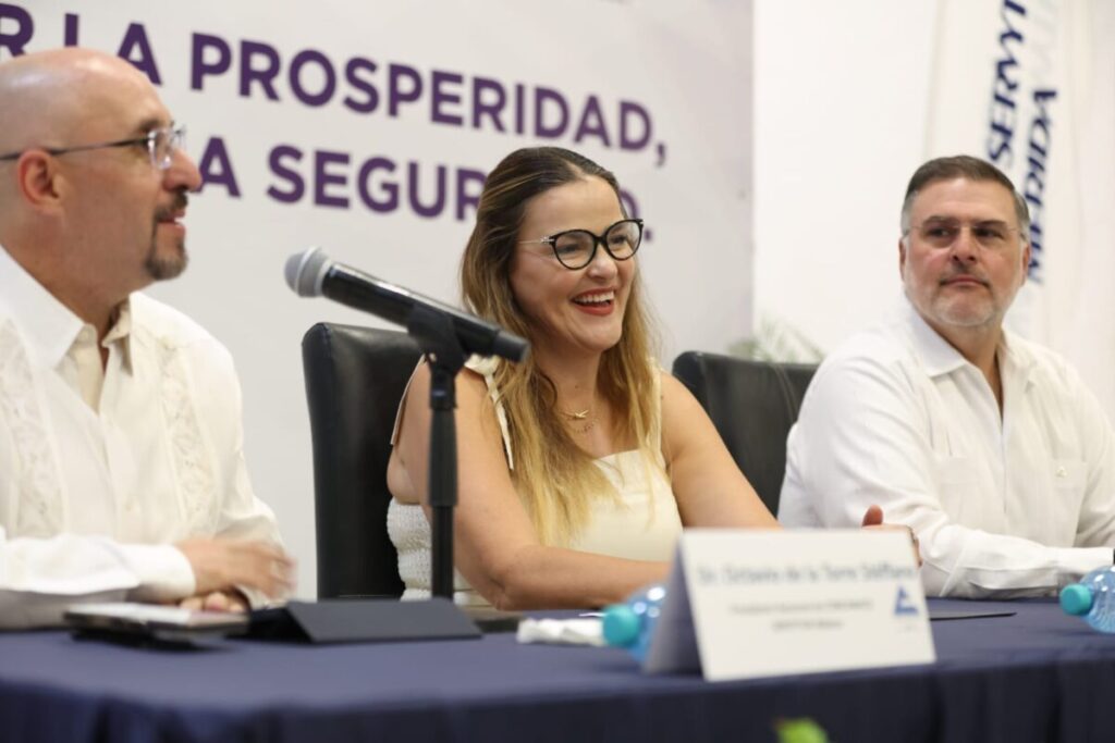 Cecilia Patrón firma Pacto por la Prosperidad para fortalecer la economía familiar y los negocios en Mérida