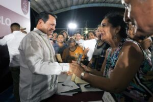 Joaquín Díaz Mena escucha de frente a familias de El Roble Agrícola y compromete soluciones