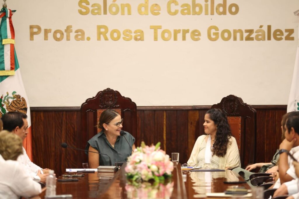 Cecilia Patrón Laviada entrega la Medalla “Rosa Torre González” a Liliana Judith Hernández