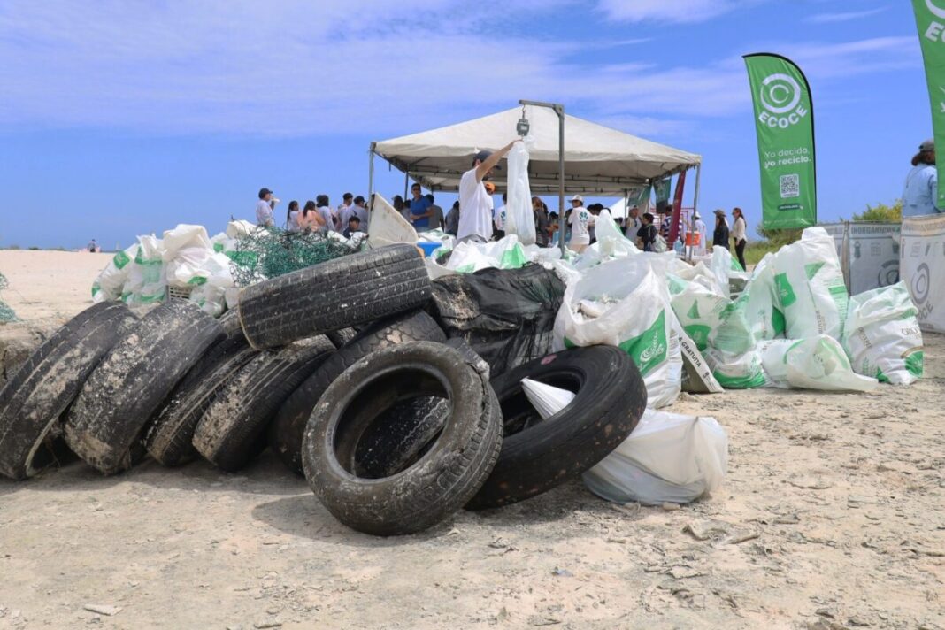 Comunidad y organizaciones unen esfuerzos para mantener limpias las playas de Progreso / Gobierno del Estado de Yucatán