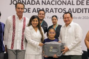 El bienestar es autonomía: Renacimiento Maya entrega apoyos auditivos / Joaquín Díaz Mena y Mtra. Wendy Méndez Naal