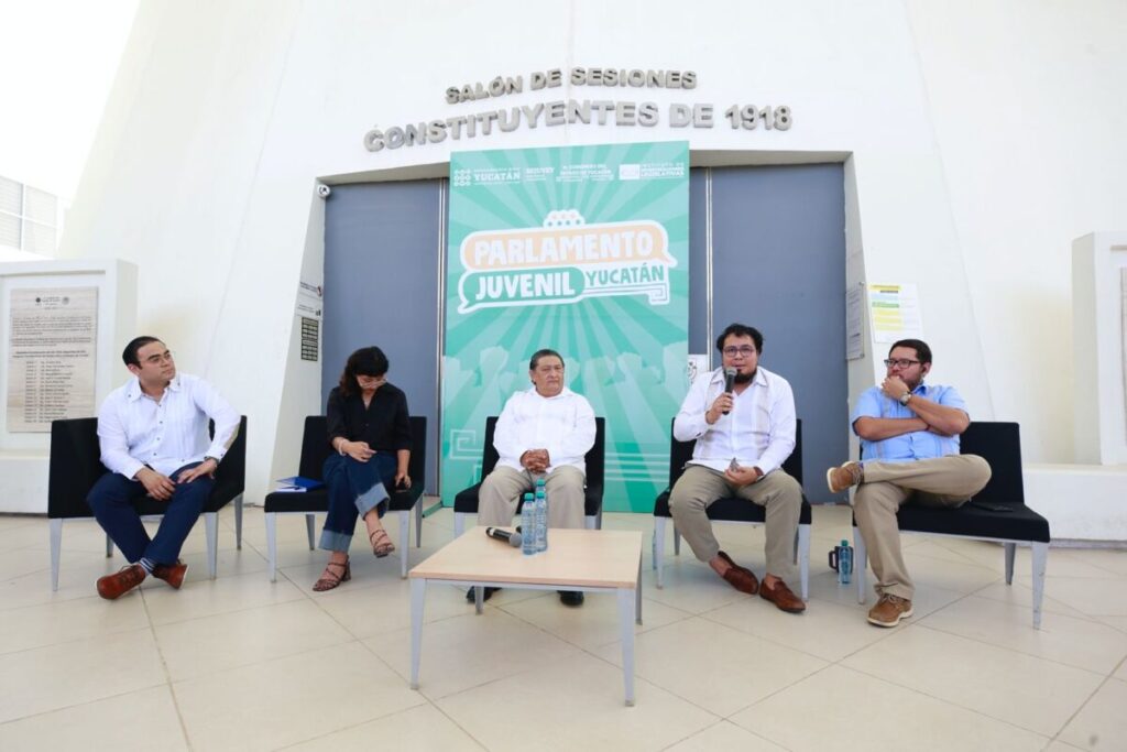 Jóvenes yucatecos viven una “Experiencia Parlamentaria” rumbo al Parlamento Juvenil 2026 / Congreso del Estado de Yucatán