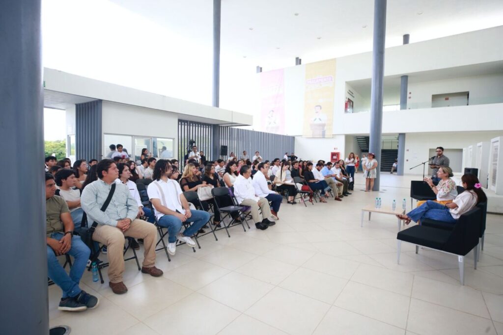 Jóvenes yucatecos viven una “Experiencia Parlamentaria” rumbo al Parlamento Juvenil 2026 / Congreso del Estado de Yucatán