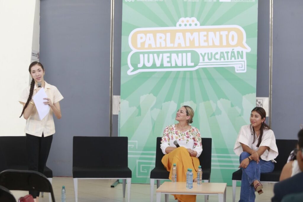 Jóvenes yucatecos viven una “Experiencia Parlamentaria” rumbo al Parlamento Juvenil 2026 / Congreso del Estado de Yucatán / Naomi Peniche López