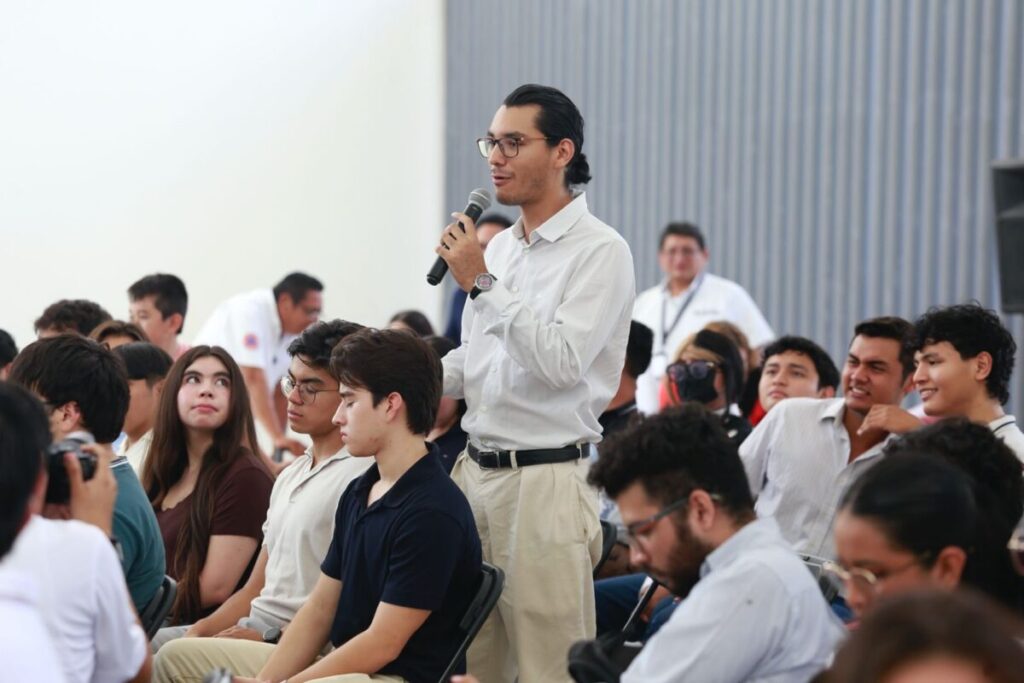 Jóvenes yucatecos viven una “Experiencia Parlamentaria” rumbo al Parlamento Juvenil 2026 / Congreso del Estado de Yucatán