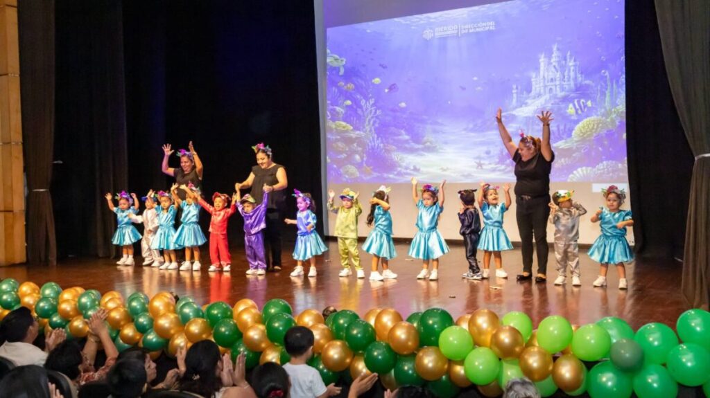 Con emotivo festival, 102 niñas y niños de los CENDIS del DIF Mérida concluyen el ciclo escolar