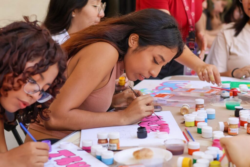 Grafiti para transformar: jóvenes yucatecos aprovechan el verano para crear y expresarse / Sejuvey y Cepredey
