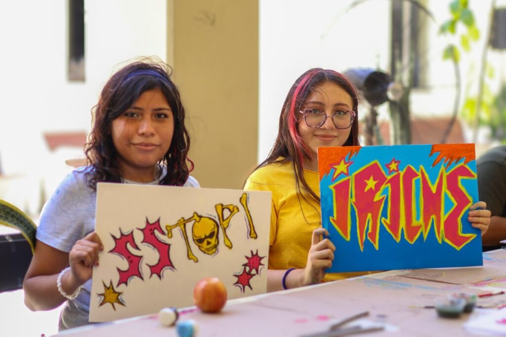 Grafiti para transformar: jóvenes yucatecos aprovechan el verano para crear y expresarse / Sejuvey y Cepredey
