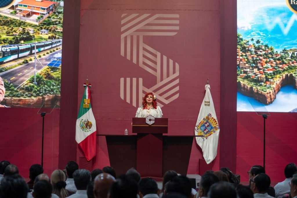 Gobernador Joaquín Díaz Mena acompaña a Layda Sansores en su Quinto Informe de Gobierno